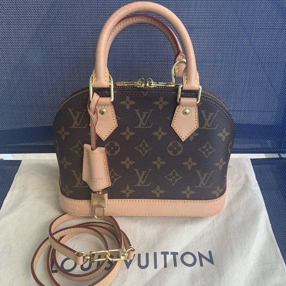 Louis Vuitton Handbags - 🔥🔥Like New Louis Vuitton Alma BB monogram crossbody bag
